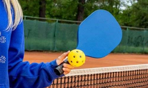 no of holes in Indoor vs Outdoor pickleball balls